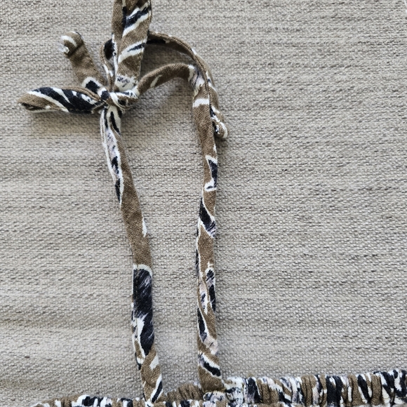 Habitual White, Brown, Black Print Women's Smocked Top Sz Medium - Picture 3 of 8